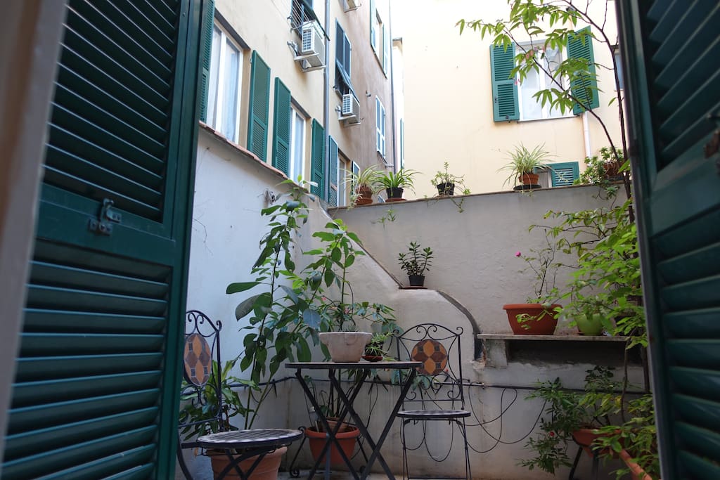 Un angolo di verde fra i caruggi