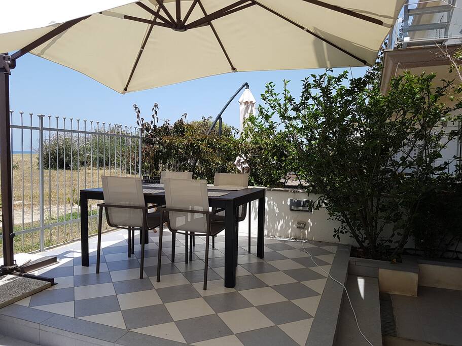 ELEVATED DINING SPACE