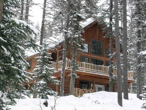 Luxury Cabin Near Yellowstone