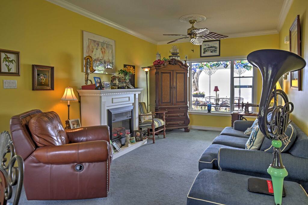 Tasteful decorations welcome you throughout the home.