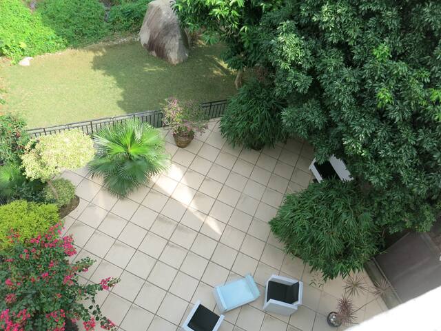 Lantau House, garden, 7′ to beach gallery image 2