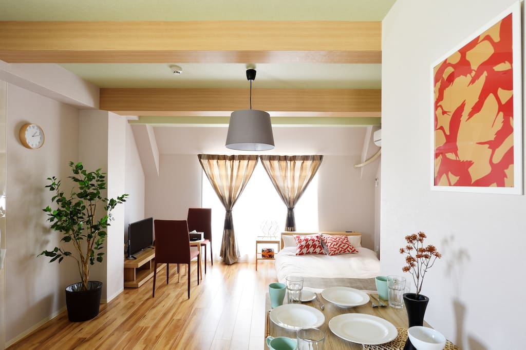 01_My cozy house!I got the legal licence which is allow to do the bnb in Osaka for all the year.
So please don't worry about the cancellation.
我的公寓是日本政府承认的合法民宿,不用担心预约被取消的风险。