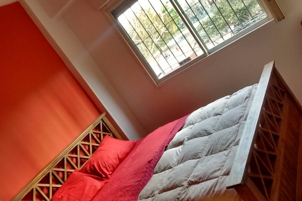 otro vista del dormitorio