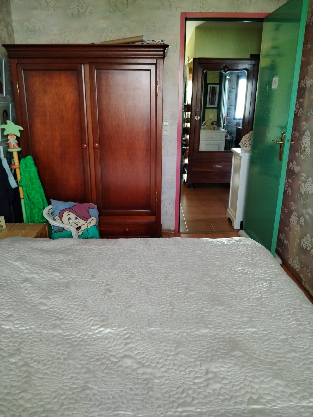 ni chumba sawa nambari 2 na ofisi 