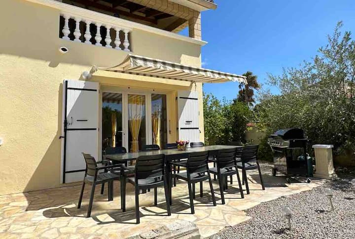 Air-conditioned villa for 8 people