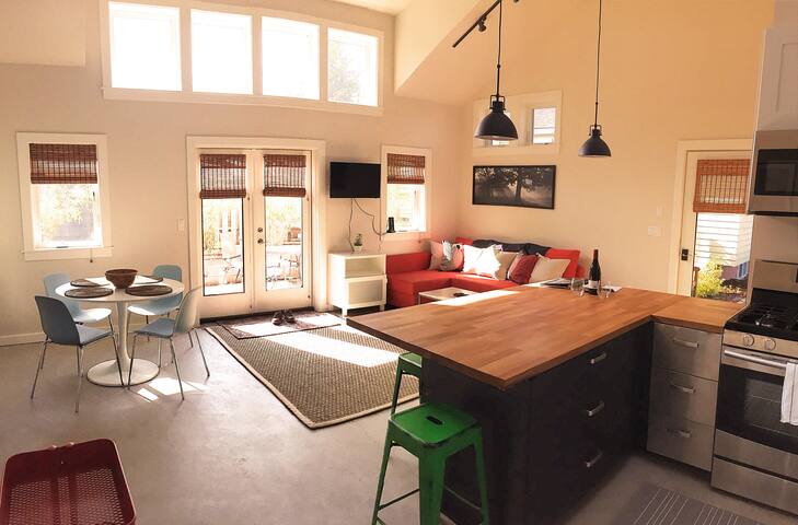 The Backyard Bungalow Big Living Small House Bungalows For Rent In Portland Oregon United States