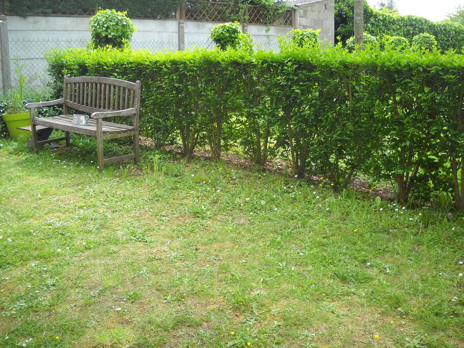 avec pelouse coté jardin