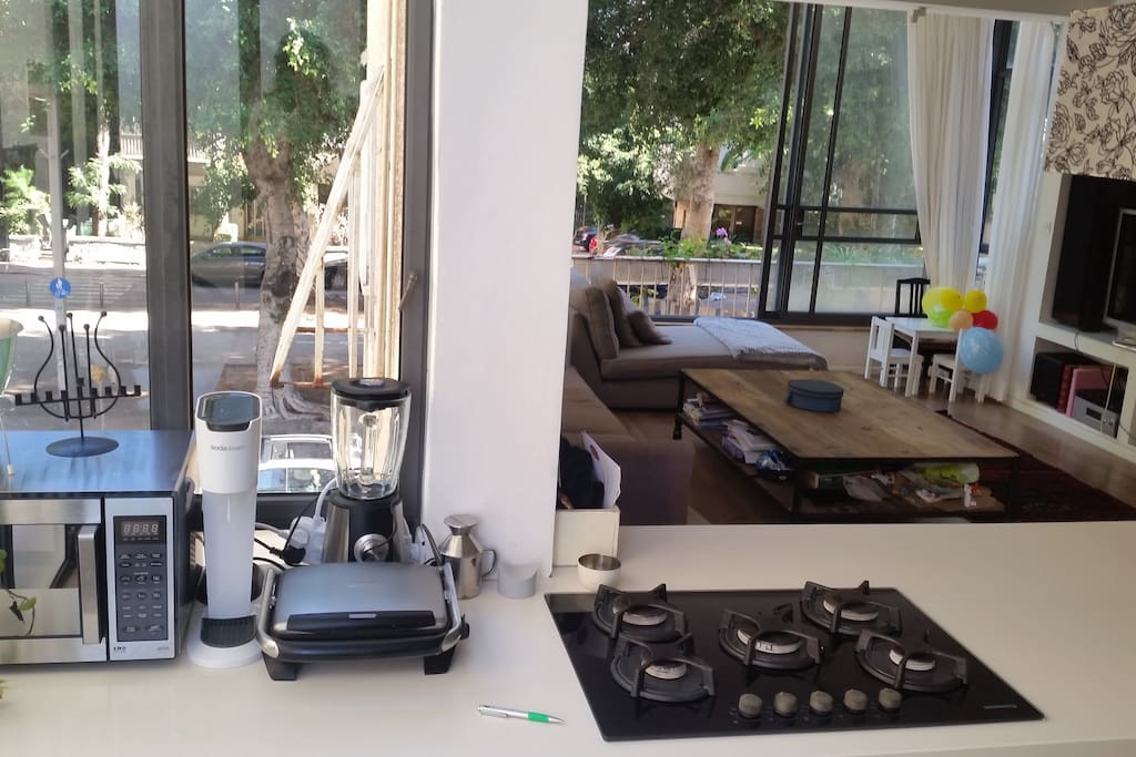 Fully equiped kitchen with high end appliances.