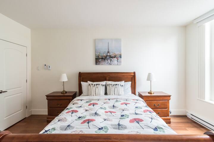 Friends&Family Big Renovated Downtown FREE PARKING gallery image 3