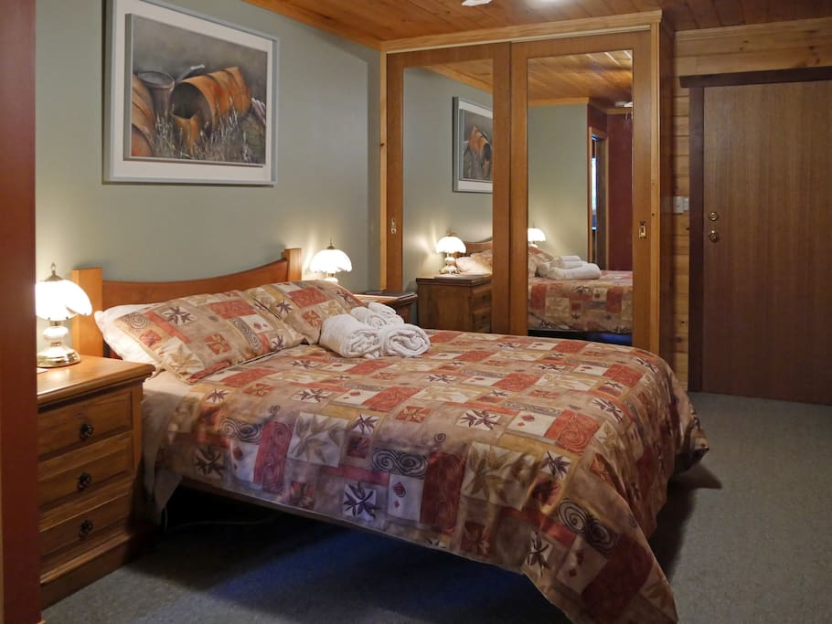 Guest bedroom.