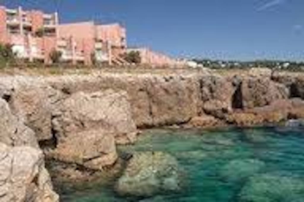 Vue de la résidence depuis une crique