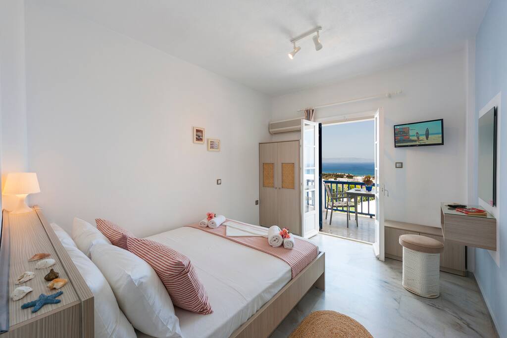 bedroom with sea view