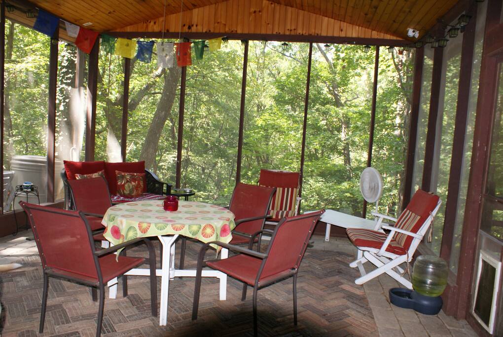 Screened porch room