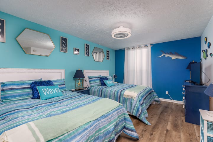 2 queen beds and pack and play in closet :) 