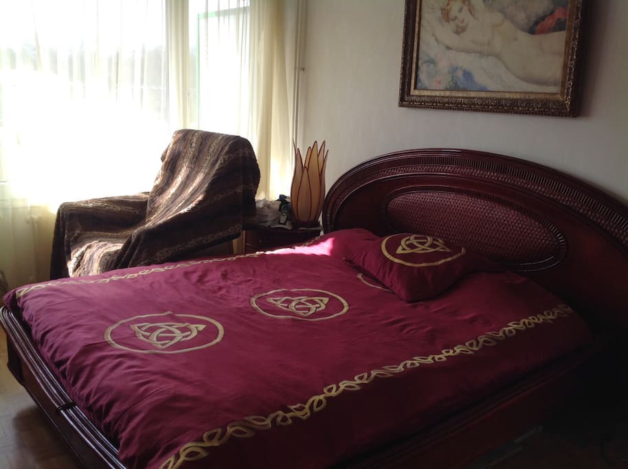 Chambre VIP - TV - Wifi - radio et balcon aménagé privé - chaises table - chaise longue - fauteuil relaxant