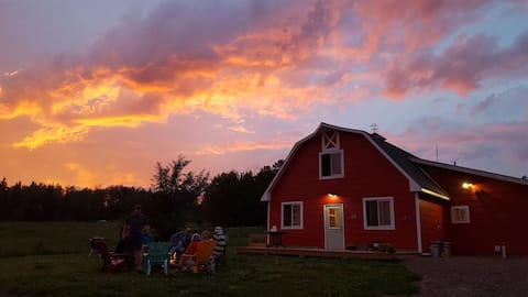 Hungry Hippie Hostel Rental (sleeps 16 guests)!