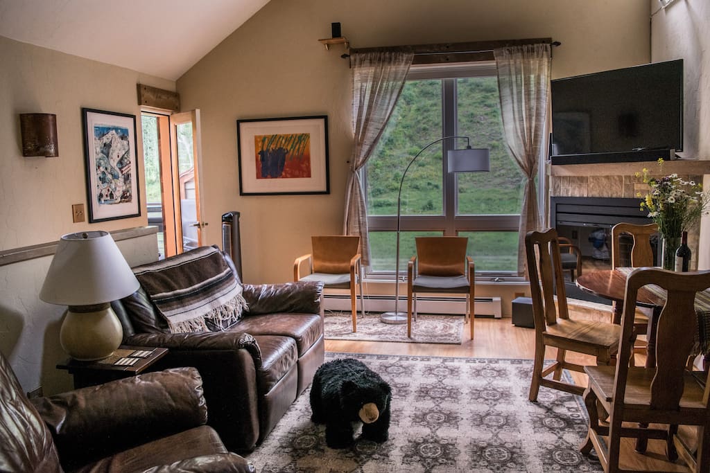 Living room with 2 Italian leather sofas, HD Smart TV w/ surround sound speakers