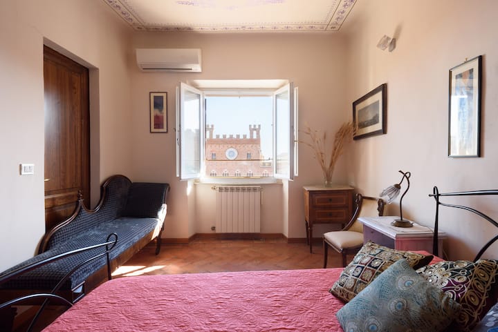 Chumba cha kulala 2 na dirisha kwenye Piazza del Campo 