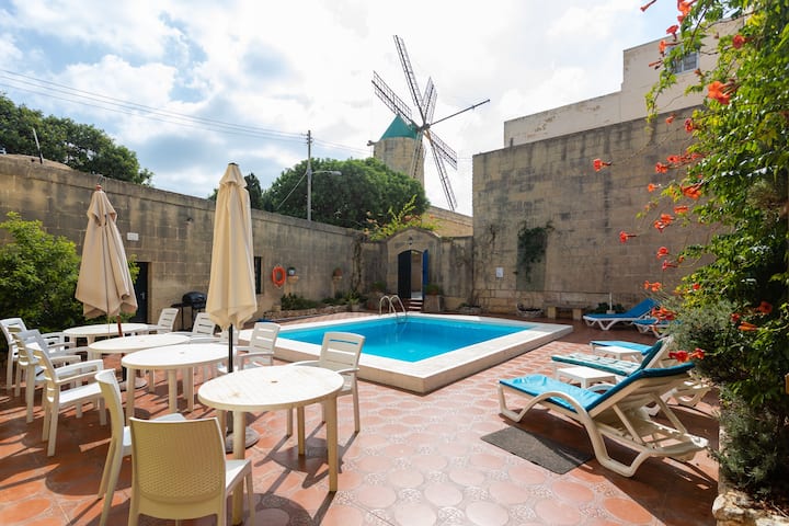6 Bedroom Farmhouse With Pool - Malta