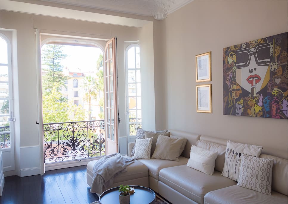 Escape from the day-to-day in this lavish Nice apartment located in central Nice. Pink Palace is a luxurious retreat with easy access to anything and everything you could want in the capital of the French riviera. Decorated with an eye for tradition and comfort, the apartment is airy, full of natural light and elegance at every turn.
