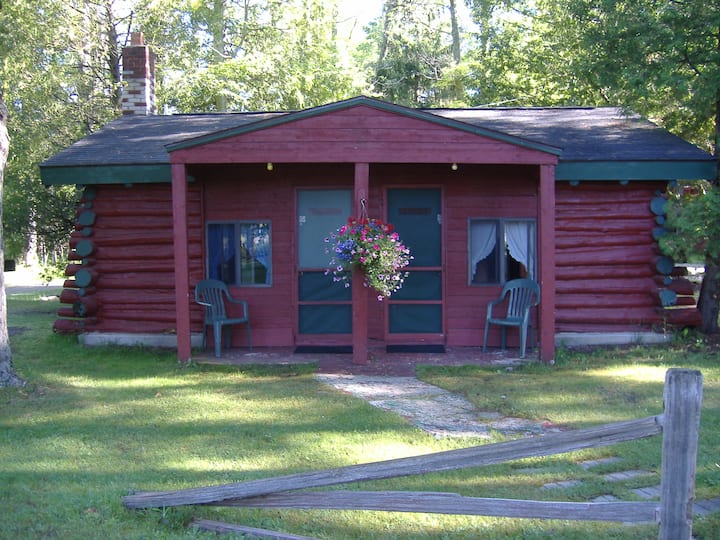 Ellis Lake Resort Tamarack LogroomInterlochen Cabins for Rent in