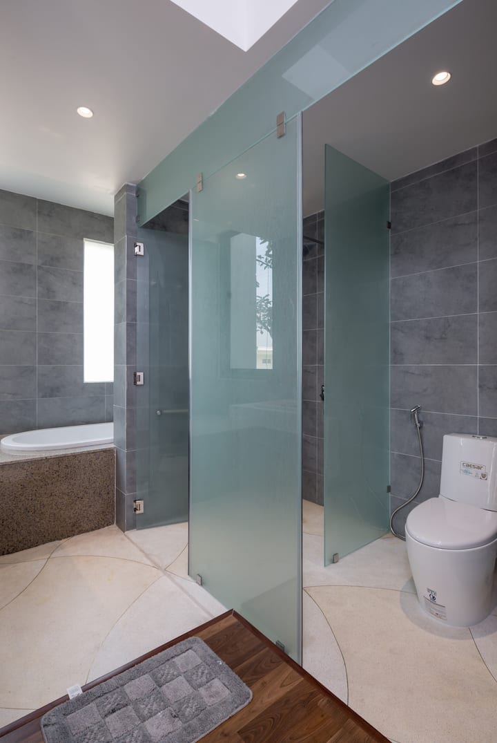 Phòng tắm đầy đủ 5