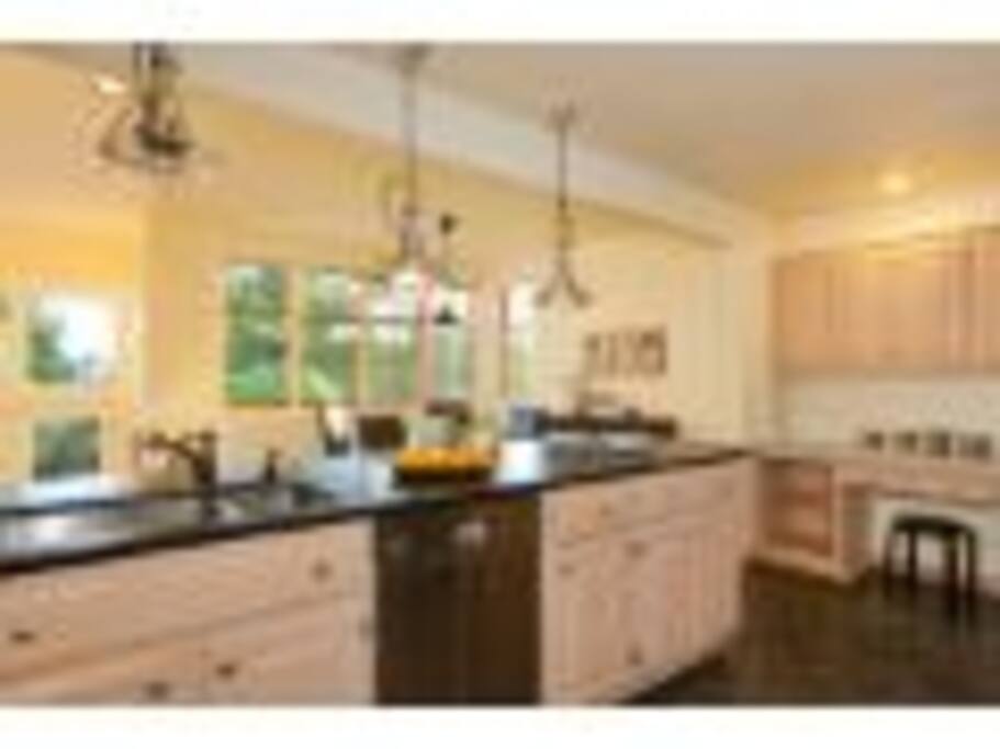 Fabulous kitchen/dining room for entertainment
