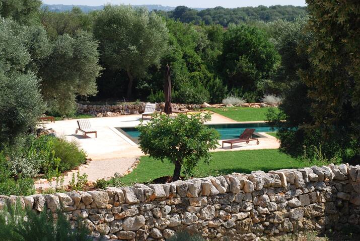 Ostuni: charm and comfort for 4 ( 1 villa)