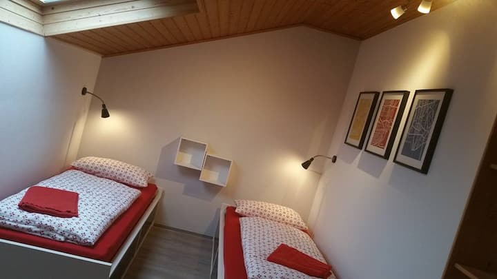 Chambre avec deux lits simples