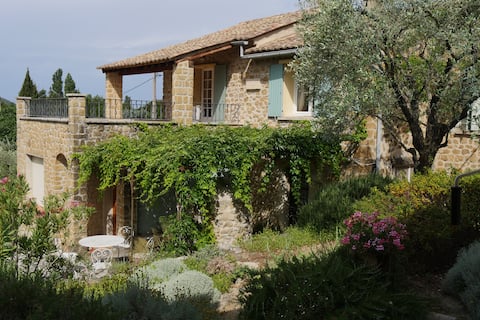 Quiet, space! Vaison-la-Romaine 16 people.