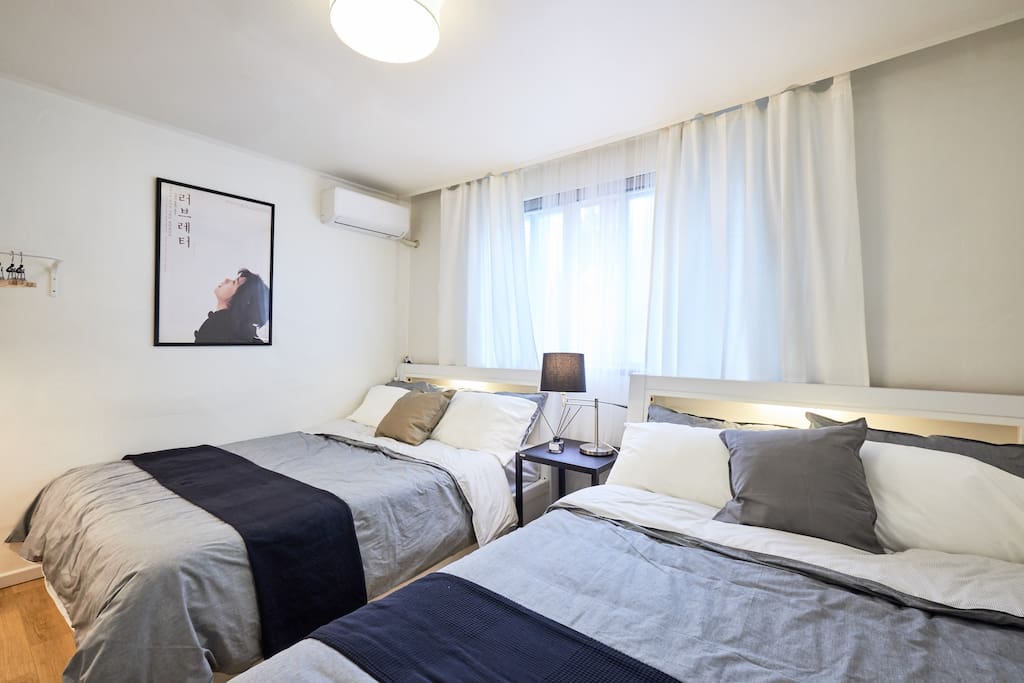 Room 1 : 2 Queen Beds, 1 Air Conditioner, High Quality Bedding