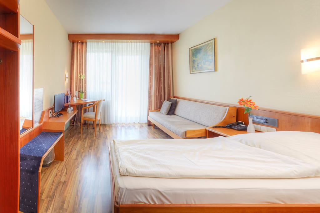 Mit Blick Richtung Balkon