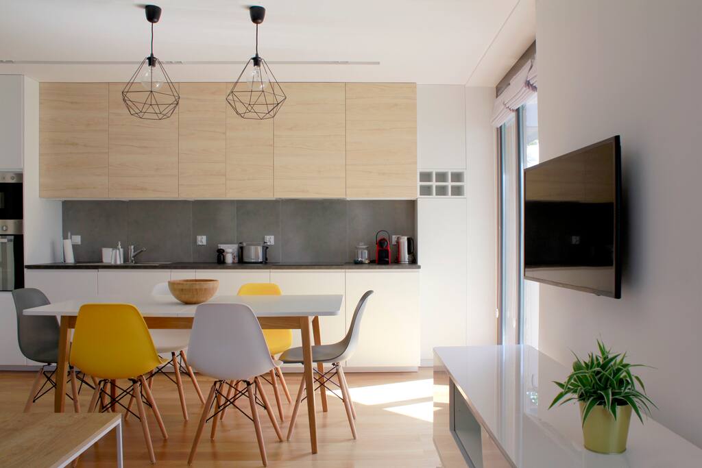 Kitchen & dining area