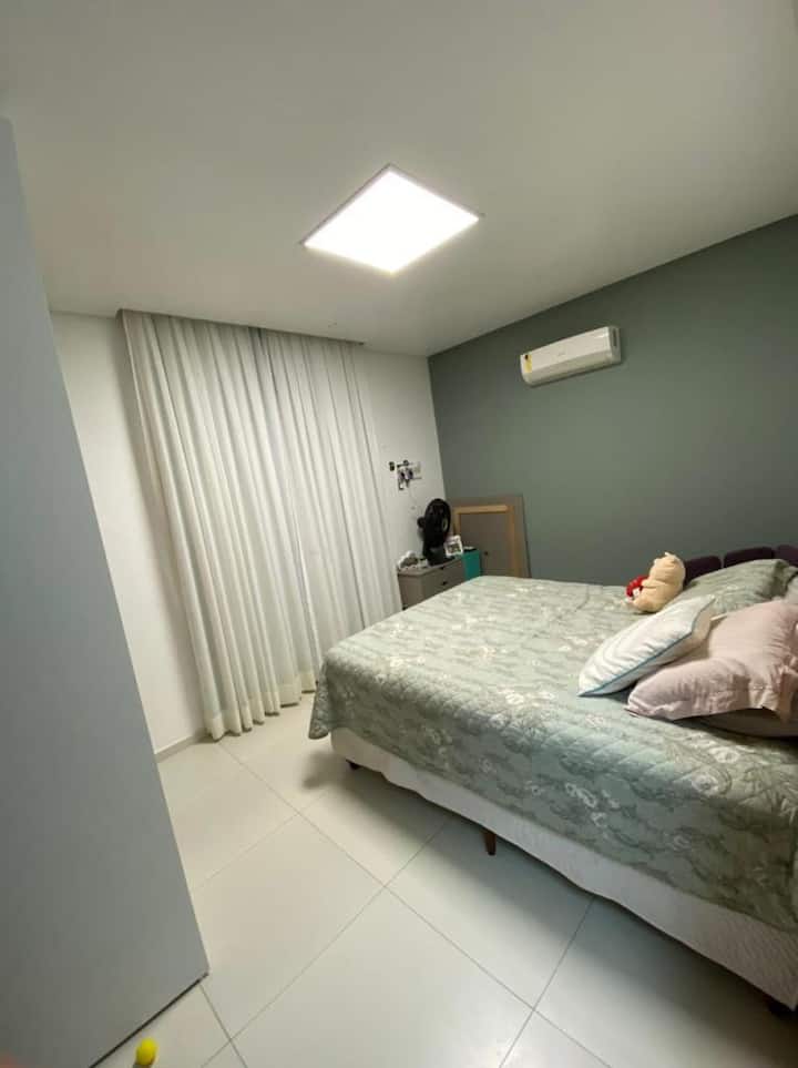 Апартамент с двойно легло , климатик, телевизор и апартамент .