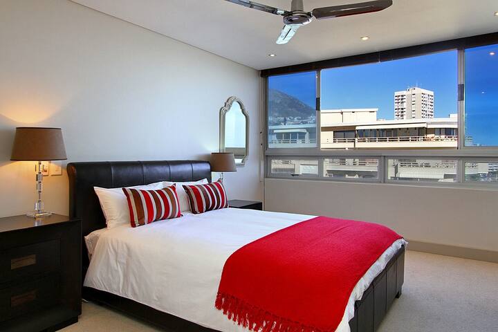 Sea Front Facing Apartment, Sea Point gallery image 5