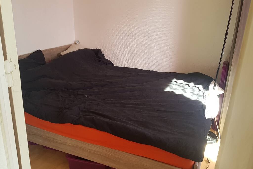 Bedroom (king size bed)
