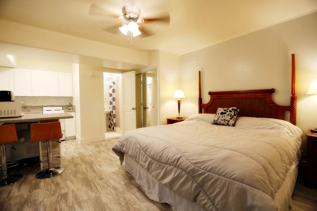 One King bed in the room.