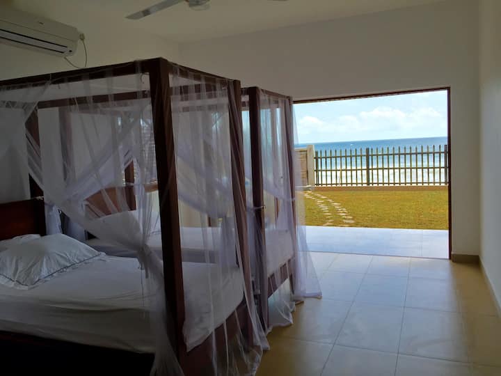 Flexible 3 Single Beds in Downstairs Bedroom