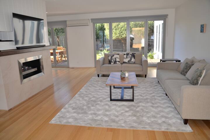 Modern Luxury With Resort Flavour gallery image 3