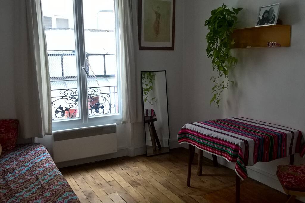 Séjour (canapé-lit sur la gauche)