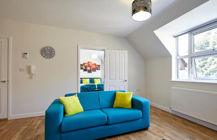 Cozy En-Vogue home in heart of the city