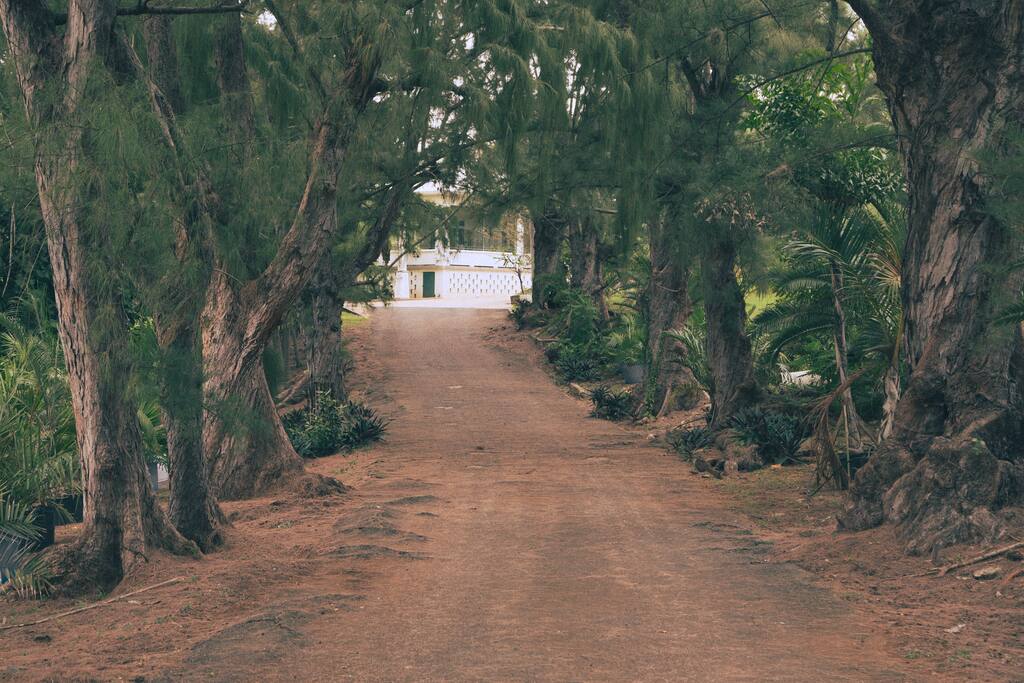 Entrance to the Anchor Room property.
