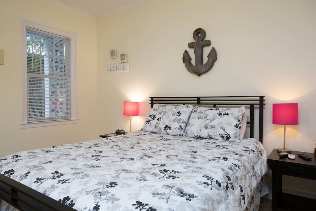 Queen Size Bedroom area