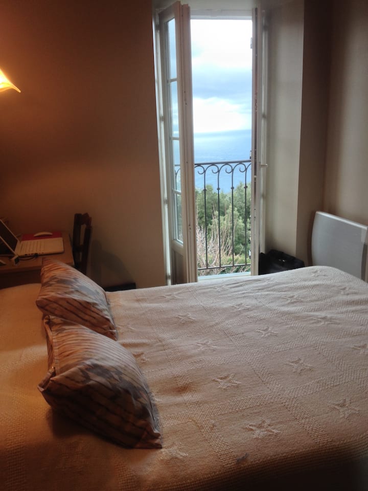 habitación con vista al mar