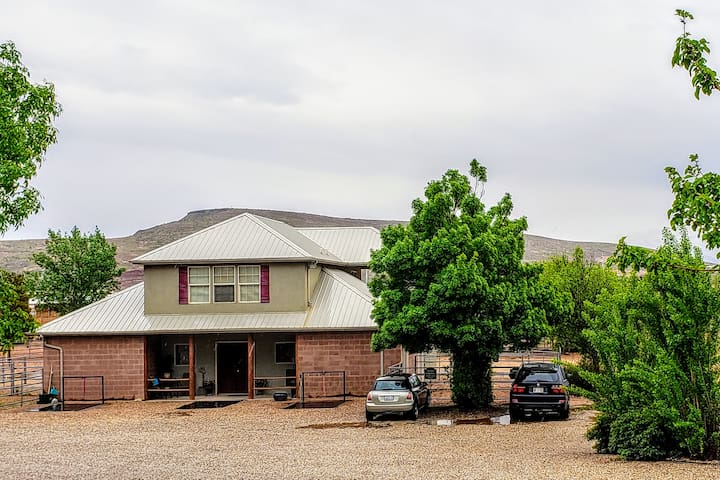 River's Edge Ranch-Entire House, Private..Peaceful