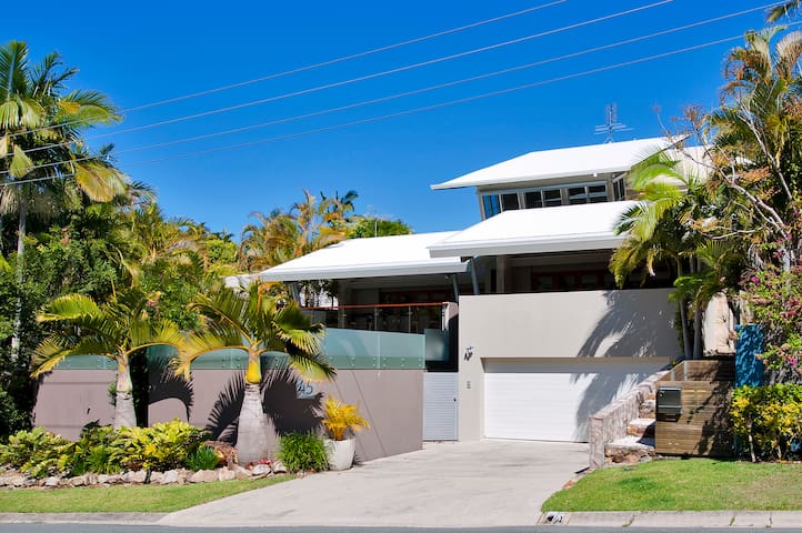 Sunshine Beach Retreat: Pool, Backyard