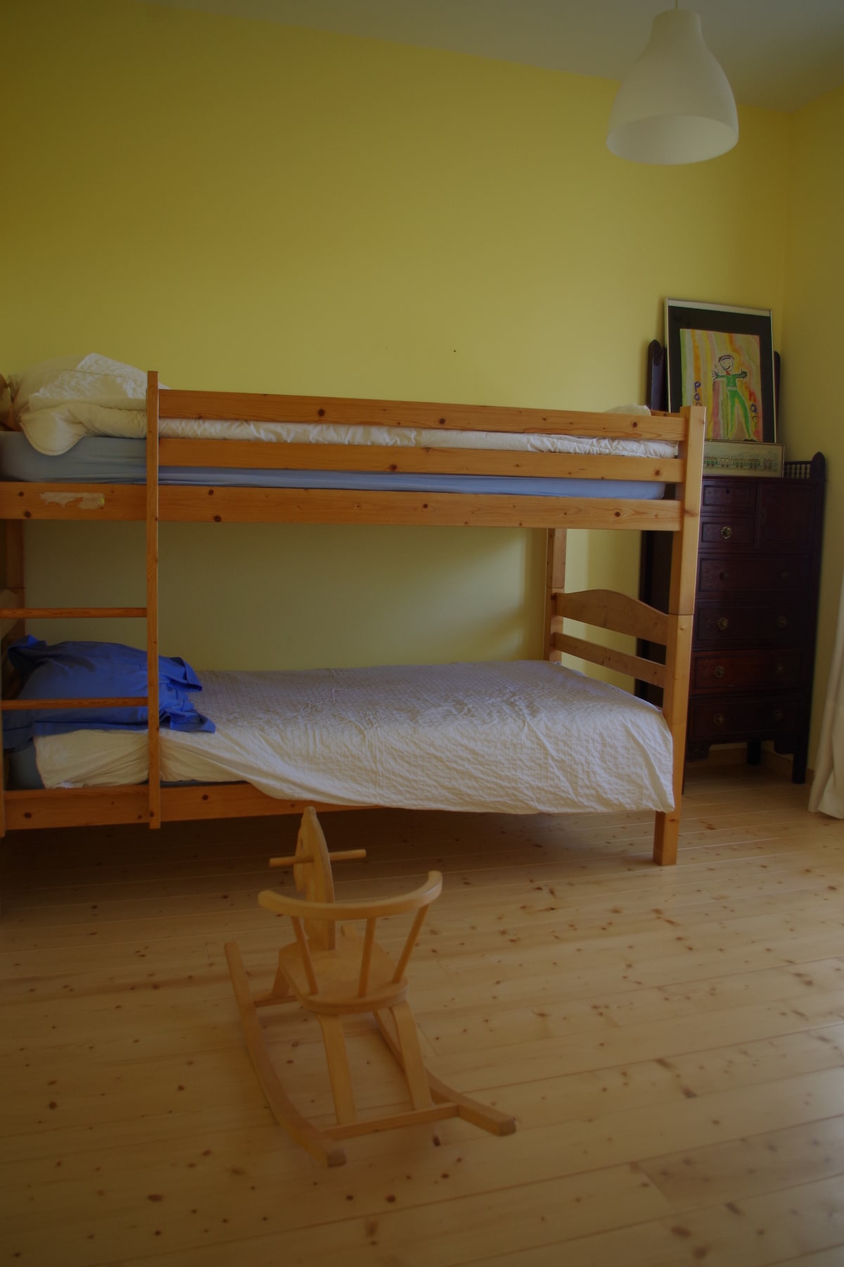 Habitación con literas (vista de los Pirineos) 