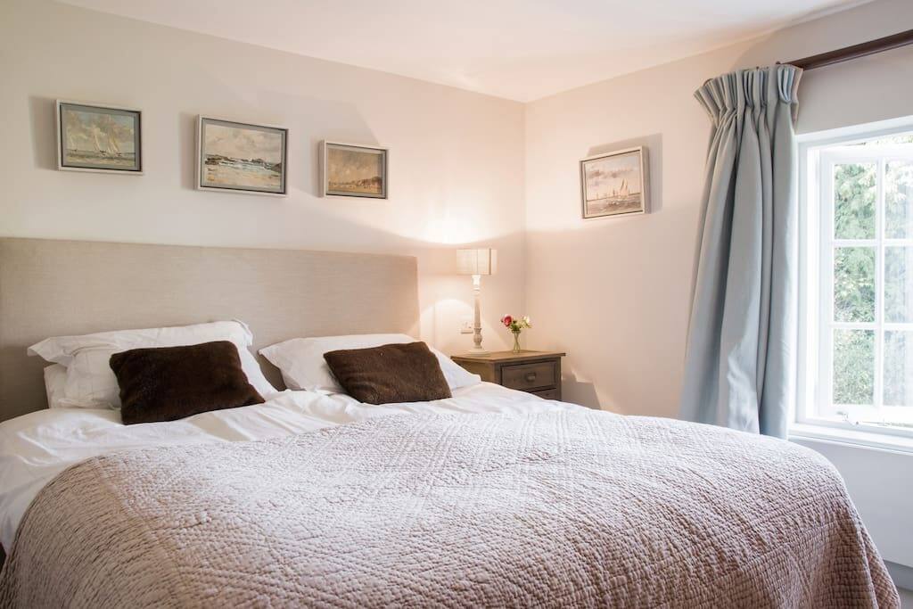 King size bed with shower room