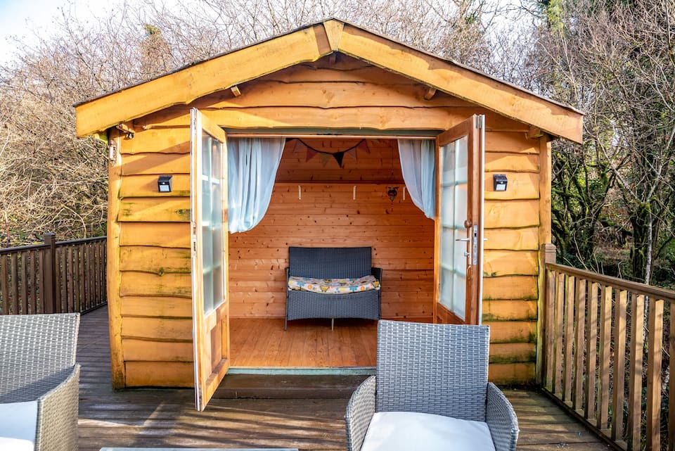 An off-grid treehouse above a hidden lake, Eworthy, Devon, United Kingdom, photo 9 of 10