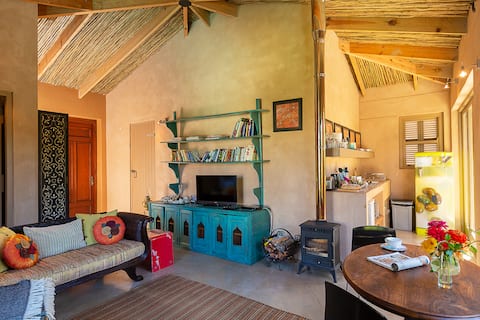 COSY  Kaleidoscope cottage, near  beach and trials